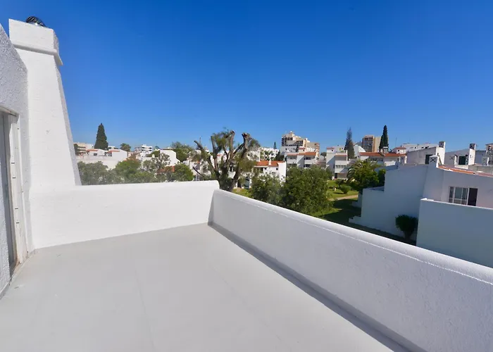 Cove - In Complex Only 5 Minutes From The Marina Of Vilamoura Villa *