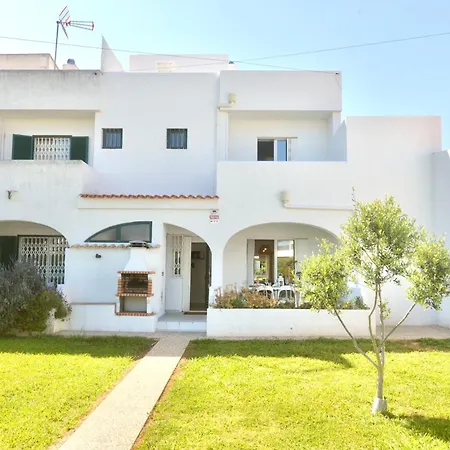 Cove - In Complex Only 5 Minutes From The Marina Of Vilamoura Villa *