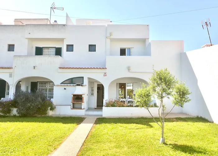 Cove - In Complex Only 5 Minutes From The Marina Of Vilamoura 别墅 *